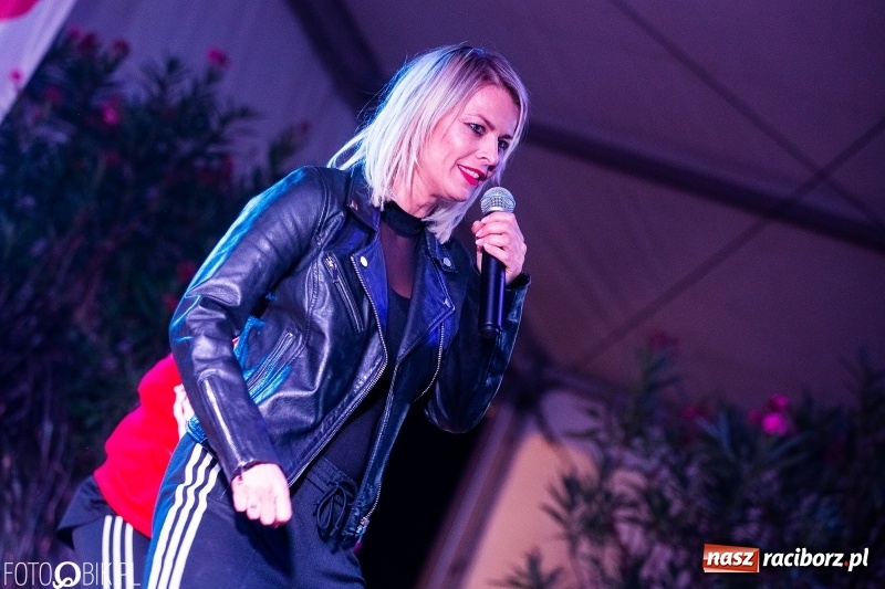 Zdjęcie w galerii na portalu naszraciborz.pl: Mandaryna gwiazdą pierwszego dnia dożynek w Raszczycach wiadomości z regionu