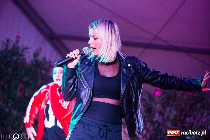 Zdjęcie w galerii na portalu naszraciborz.pl: Mandaryna gwiazdą pierwszego dnia dożynek w Raszczycach wiadomości z regionu