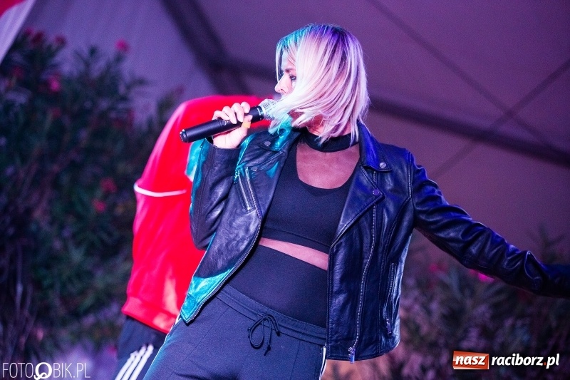 Zdjęcie w galerii na portalu naszraciborz.pl: Mandaryna gwiazdą pierwszego dnia dożynek w Raszczycach wiadomości z regionu