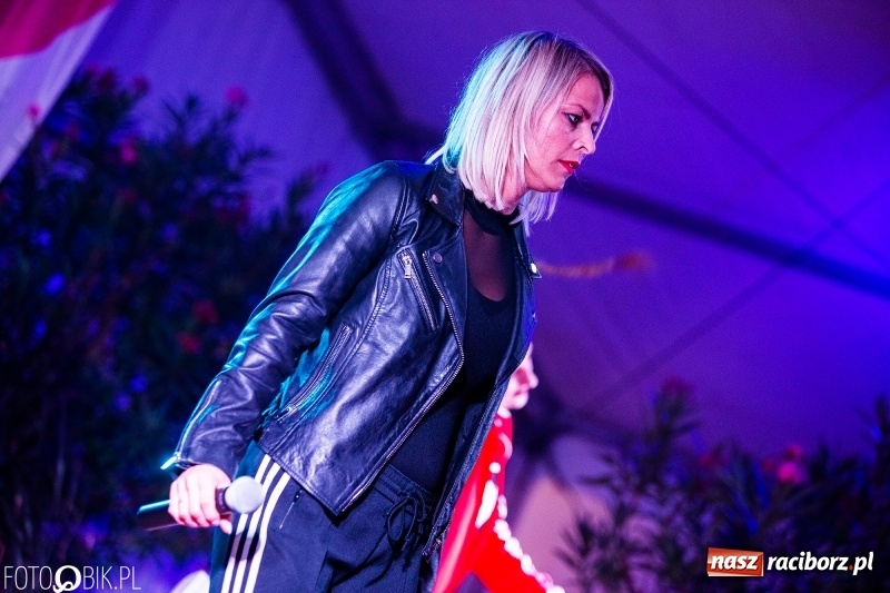 Zdjęcie w galerii na portalu naszraciborz.pl: Mandaryna gwiazdą pierwszego dnia dożynek w Raszczycach wiadomości z regionu