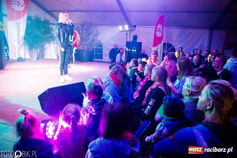 Zdjęcie w galerii na portalu naszraciborz.pl: Mandaryna gwiazdą pierwszego dnia dożynek w Raszczycach wiadomości z regionu