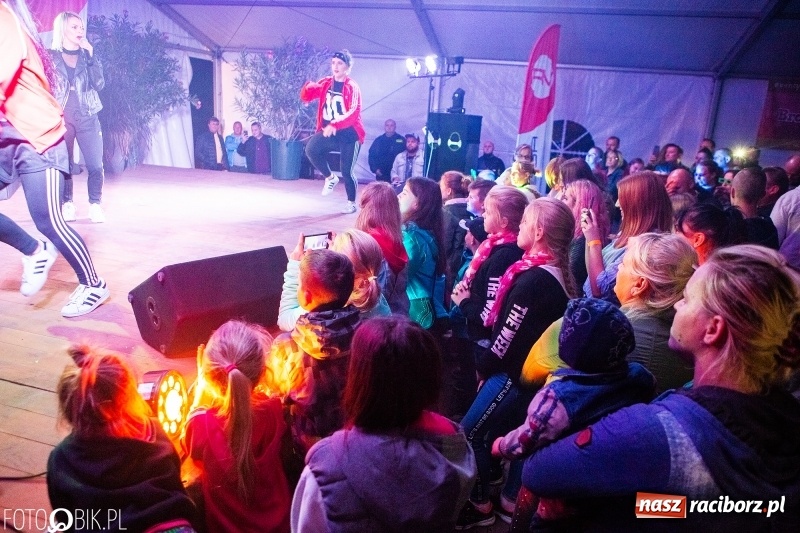 Zdjęcie w galerii na portalu naszraciborz.pl: Mandaryna gwiazdą pierwszego dnia dożynek w Raszczycach wiadomości z regionu