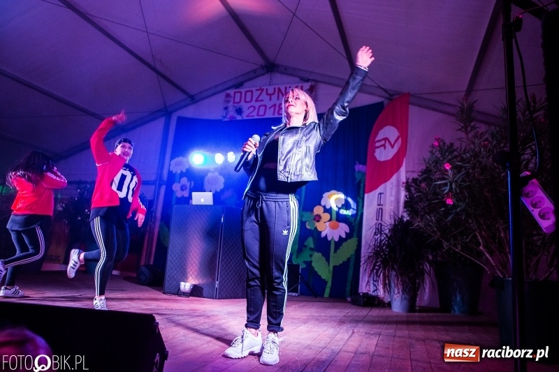 Zdjęcie w galerii na portalu naszraciborz.pl: Mandaryna gwiazdą pierwszego dnia dożynek w Raszczycach wiadomości z regionu