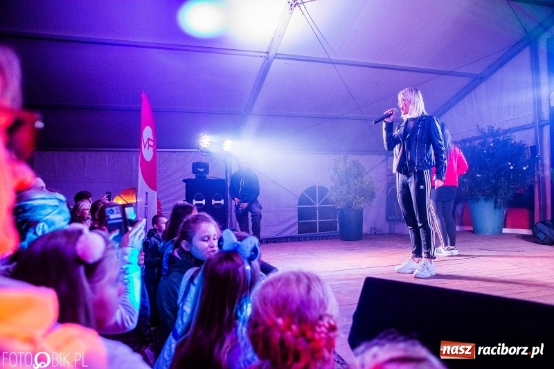 Zdjęcie w galerii na portalu naszraciborz.pl: Mandaryna gwiazdą pierwszego dnia dożynek w Raszczycach wiadomości z regionu