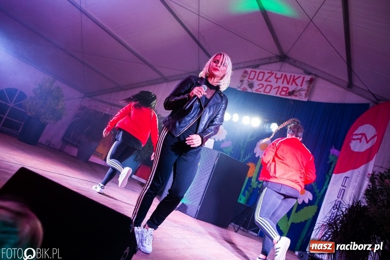 Zdjęcie w galerii na portalu naszraciborz.pl: Mandaryna gwiazdą pierwszego dnia dożynek w Raszczycach wiadomości z regionu