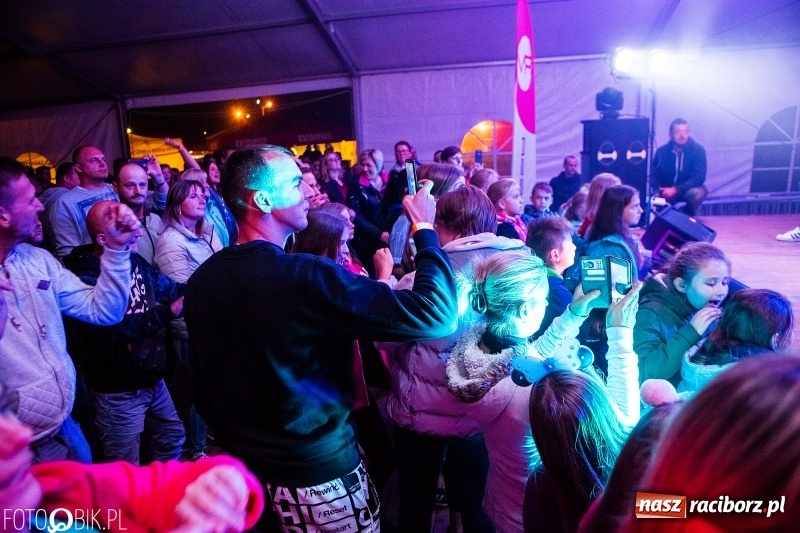 Zdjęcie w galerii na portalu naszraciborz.pl: Mandaryna gwiazdą pierwszego dnia dożynek w Raszczycach wiadomości z regionu