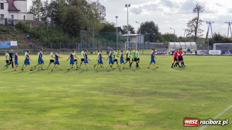 Zdjęcie w galerii na portalu naszraciborz.pl: Grad bramek w Nędzy. Gospodarze gromią Rogów! wiadomości z regionu