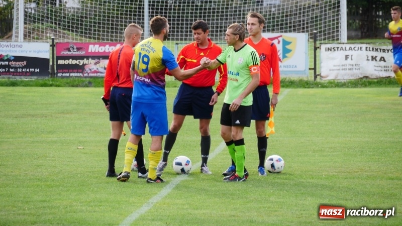 Zdjęcie w galerii na portalu naszraciborz.pl: Grad bramek w Nędzy. Gospodarze gromią Rogów! wiadomości z regionu