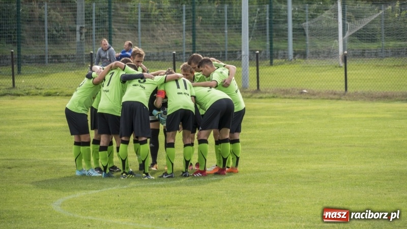 Zdjęcie w galerii na portalu naszraciborz.pl: Grad bramek w Nędzy. Gospodarze gromią Rogów! wiadomości z regionu