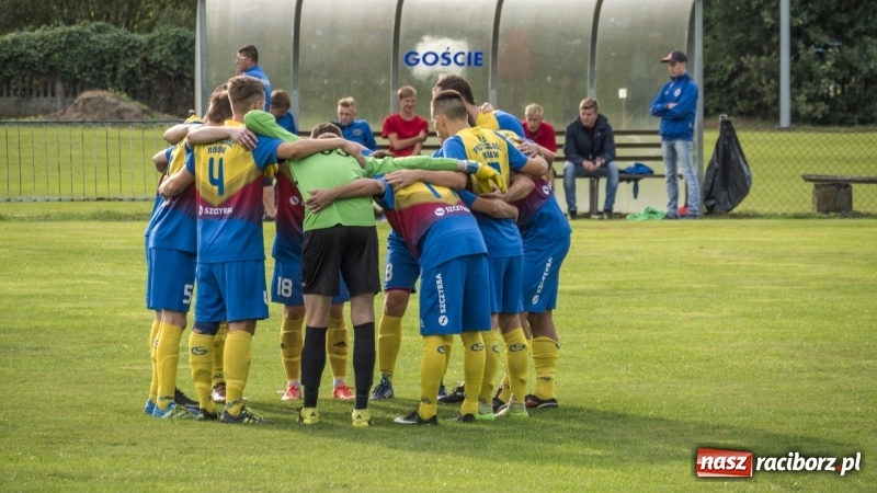 Zdjęcie w galerii na portalu naszraciborz.pl: Grad bramek w Nędzy. Gospodarze gromią Rogów! wiadomości z regionu