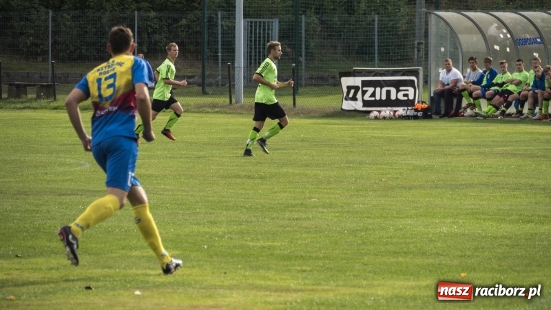 Zdjęcie w galerii na portalu naszraciborz.pl: Grad bramek w Nędzy. Gospodarze gromią Rogów! wiadomości z regionu