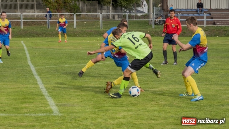 Zdjęcie w galerii na portalu naszraciborz.pl: Grad bramek w Nędzy. Gospodarze gromią Rogów! wiadomości z regionu