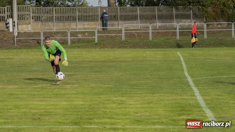 Zdjęcie w galerii na portalu naszraciborz.pl: Grad bramek w Nędzy. Gospodarze gromią Rogów! wiadomości z regionu