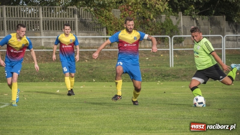 Zdjęcie w galerii na portalu naszraciborz.pl: Grad bramek w Nędzy. Gospodarze gromią Rogów! wiadomości z regionu