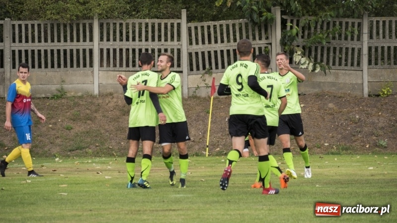 Zdjęcie w galerii na portalu naszraciborz.pl: Grad bramek w Nędzy. Gospodarze gromią Rogów! wiadomości z regionu
