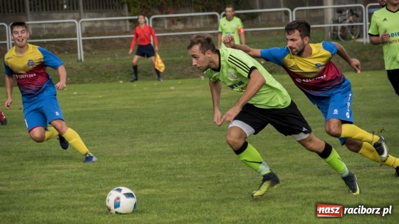 Zdjęcie w galerii na portalu naszraciborz.pl: Grad bramek w Nędzy. Gospodarze gromią Rogów! wiadomości z regionu