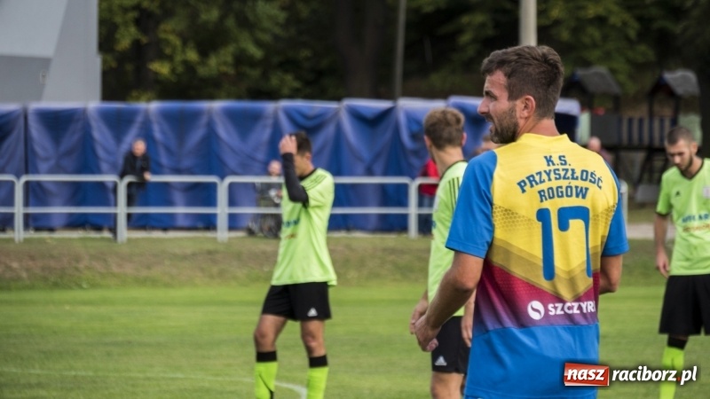 Zdjęcie w galerii na portalu naszraciborz.pl: Grad bramek w Nędzy. Gospodarze gromią Rogów! wiadomości z regionu
