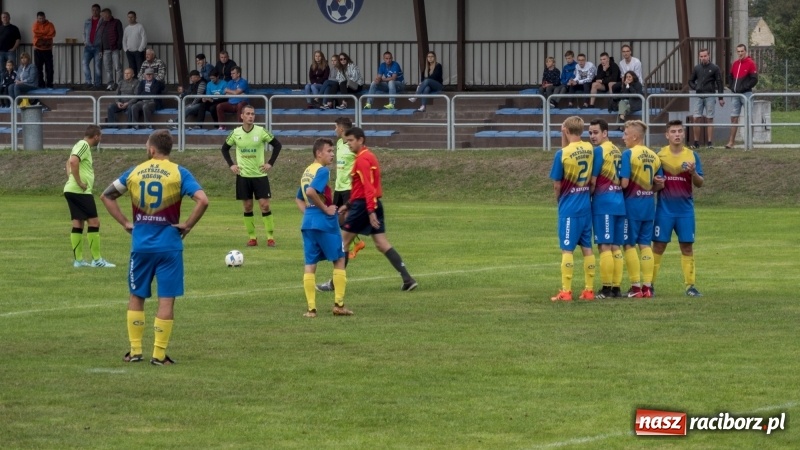 Zdjęcie w galerii na portalu naszraciborz.pl: Grad bramek w Nędzy. Gospodarze gromią Rogów! wiadomości z regionu