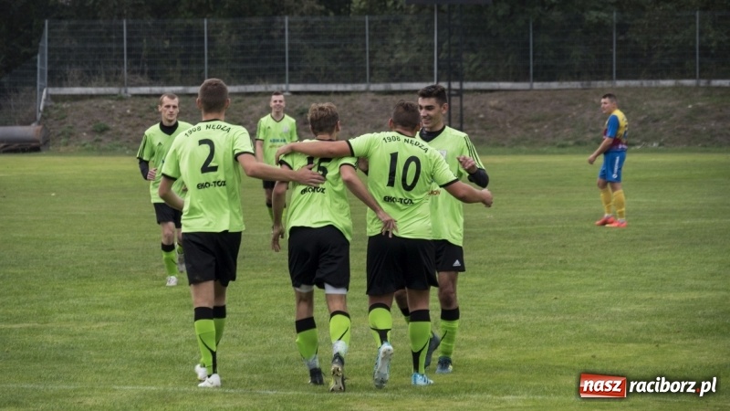 Zdjęcie w galerii na portalu naszraciborz.pl: Grad bramek w Nędzy. Gospodarze gromią Rogów! wiadomości z regionu