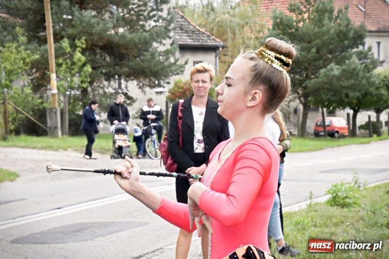 Zdjęcie w galerii na portalu naszraciborz.pl: Aloha! Dożynki w Raszczycach na tropikalną modłę wiadomości z regionu