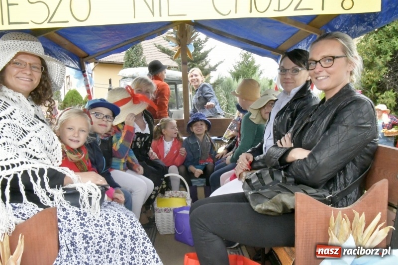 Zdjęcie w galerii na portalu naszraciborz.pl: Aloha! Dożynki w Raszczycach na tropikalną modłę wiadomości z regionu