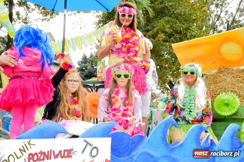 Zdjęcie w galerii na portalu naszraciborz.pl: Aloha! Dożynki w Raszczycach na tropikalną modłę wiadomości z regionu