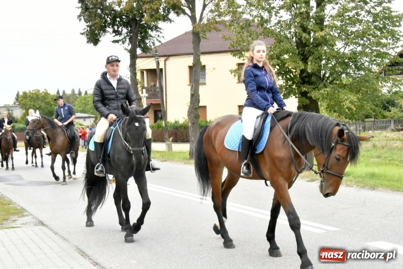 Zdjęcie w galerii na portalu naszraciborz.pl: Aloha! Dożynki w Raszczycach na tropikalną modłę wiadomości z regionu