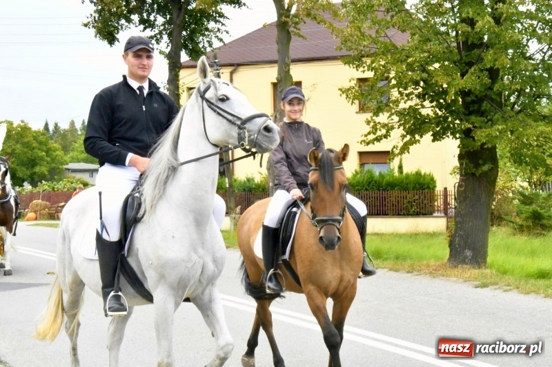 Zdjęcie w galerii na portalu naszraciborz.pl: Aloha! Dożynki w Raszczycach na tropikalną modłę wiadomości z regionu