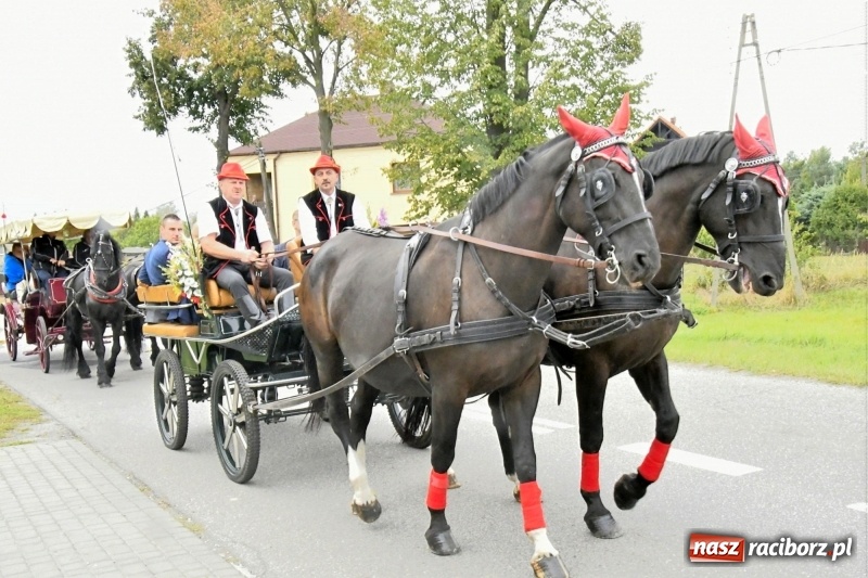Zdjęcie w galerii na portalu naszraciborz.pl: Aloha! Dożynki w Raszczycach na tropikalną modłę wiadomości z regionu