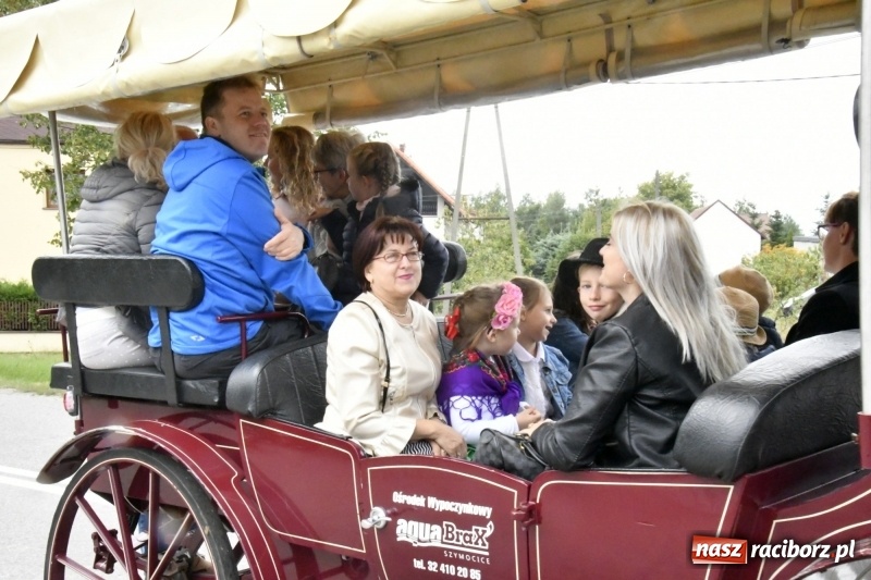 Zdjęcie w galerii na portalu naszraciborz.pl: Aloha! Dożynki w Raszczycach na tropikalną modłę wiadomości z regionu