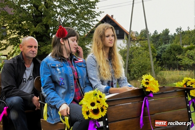 Zdjęcie w galerii na portalu naszraciborz.pl: Aloha! Dożynki w Raszczycach na tropikalną modłę wiadomości z regionu