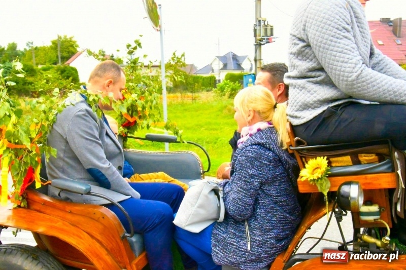 Zdjęcie w galerii na portalu naszraciborz.pl: Aloha! Dożynki w Raszczycach na tropikalną modłę wiadomości z regionu