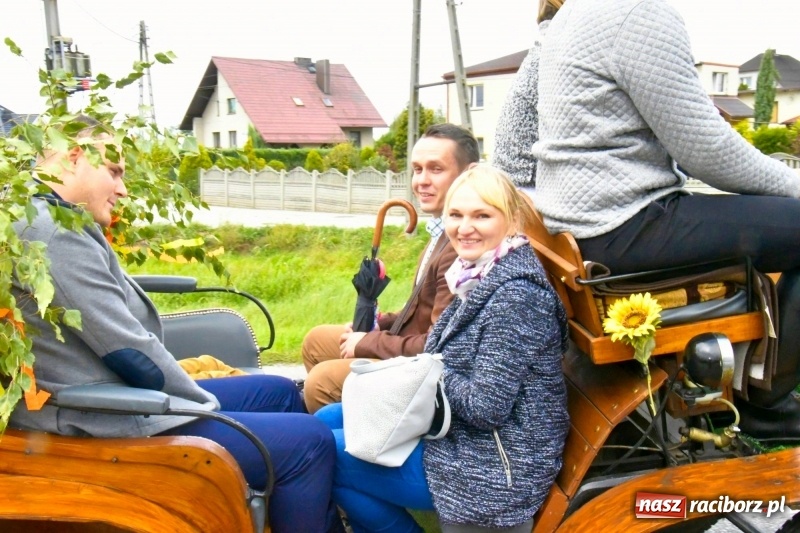 Zdjęcie w galerii na portalu naszraciborz.pl: Aloha! Dożynki w Raszczycach na tropikalną modłę wiadomości z regionu