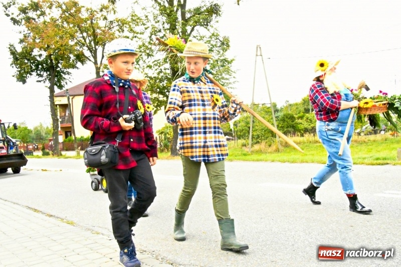 Zdjęcie w galerii na portalu naszraciborz.pl: Aloha! Dożynki w Raszczycach na tropikalną modłę wiadomości z regionu