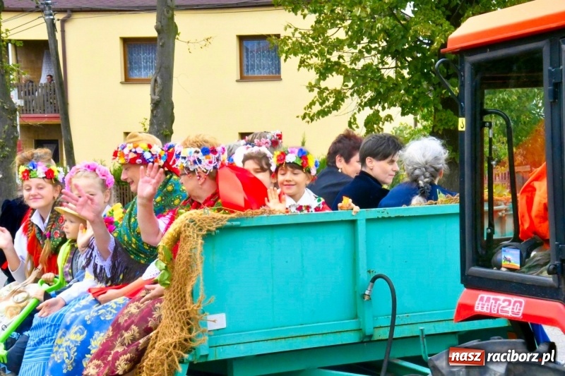 Zdjęcie w galerii na portalu naszraciborz.pl: Aloha! Dożynki w Raszczycach na tropikalną modłę wiadomości z regionu