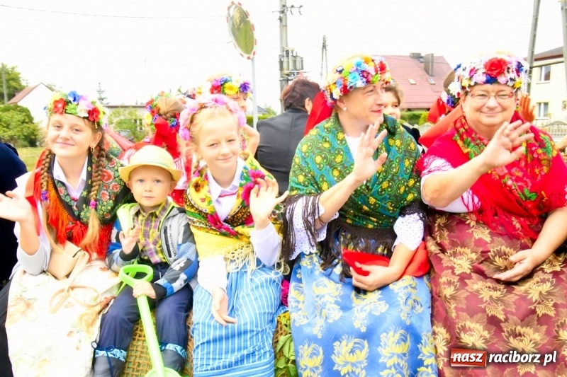 Zdjęcie w galerii na portalu naszraciborz.pl: Aloha! Dożynki w Raszczycach na tropikalną modłę wiadomości z regionu