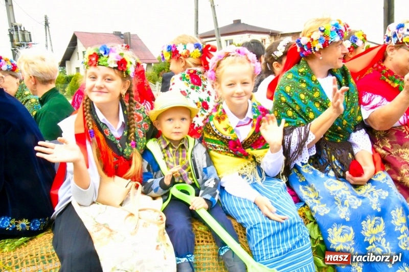 Zdjęcie w galerii na portalu naszraciborz.pl: Aloha! Dożynki w Raszczycach na tropikalną modłę wiadomości z regionu