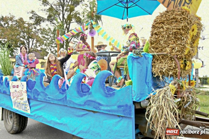 Zdjęcie w galerii na portalu naszraciborz.pl: Aloha! Dożynki w Raszczycach na tropikalną modłę wiadomości z regionu