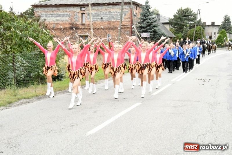 Zdjęcie w galerii na portalu naszraciborz.pl: Aloha! Dożynki w Raszczycach na tropikalną modłę wiadomości z regionu