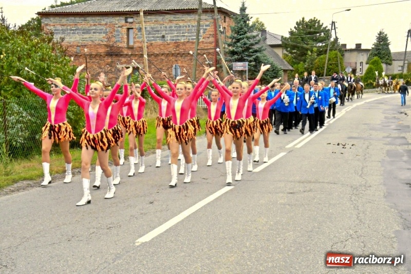 Zdjęcie w galerii na portalu naszraciborz.pl: Aloha! Dożynki w Raszczycach na tropikalną modłę wiadomości z regionu