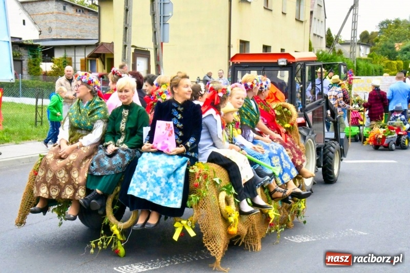Zdjęcie w galerii na portalu naszraciborz.pl: Aloha! Dożynki w Raszczycach na tropikalną modłę wiadomości z regionu