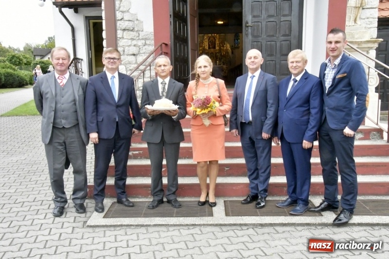 Zdjęcie w galerii na portalu naszraciborz.pl: Aloha! Dożynki w Raszczycach na tropikalną modłę wiadomości z regionu