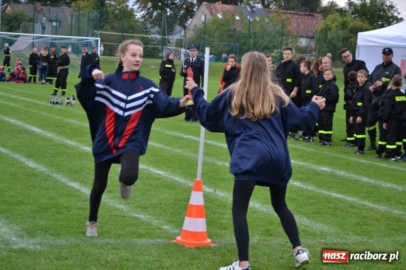 Zdjęcie w galerii na portalu naszraciborz.pl: OSP Owsiszcze z Pucharem Wójta. Gminne zawody sportowo-pożarnicze w Chałupkach  wiadomości z regionu