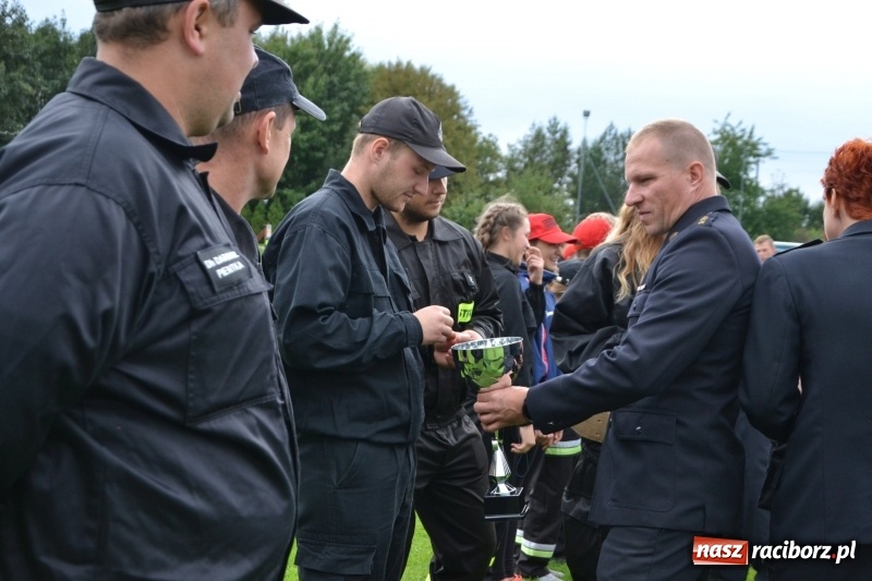 Zdjęcie w galerii na portalu naszraciborz.pl: OSP Owsiszcze z Pucharem Wójta. Gminne zawody sportowo-pożarnicze w Chałupkach  wiadomości z regionu