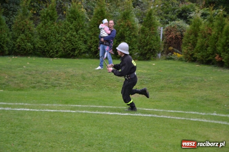 Zdjęcie w galerii na portalu naszraciborz.pl: OSP Owsiszcze z Pucharem Wójta. Gminne zawody sportowo-pożarnicze w Chałupkach  wiadomości z regionu