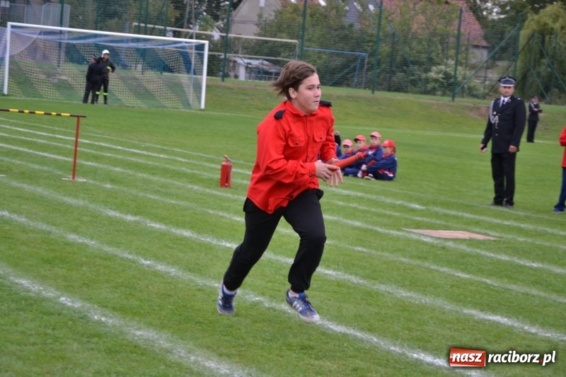 Zdjęcie w galerii na portalu naszraciborz.pl: OSP Owsiszcze z Pucharem Wójta. Gminne zawody sportowo-pożarnicze w Chałupkach  wiadomości z regionu