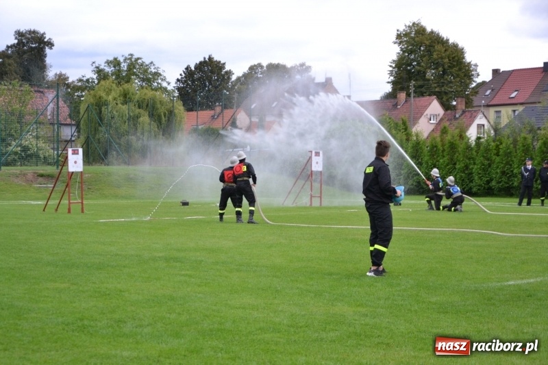 Zdjęcie w galerii na portalu naszraciborz.pl: OSP Owsiszcze z Pucharem Wójta. Gminne zawody sportowo-pożarnicze w Chałupkach  wiadomości z regionu