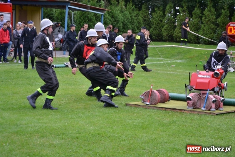 Zdjęcie w galerii na portalu naszraciborz.pl: OSP Owsiszcze z Pucharem Wójta. Gminne zawody sportowo-pożarnicze w Chałupkach  wiadomości z regionu