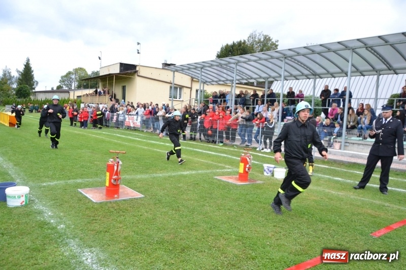 Zdjęcie w galerii na portalu naszraciborz.pl: OSP Owsiszcze z Pucharem Wójta. Gminne zawody sportowo-pożarnicze w Chałupkach  wiadomości z regionu