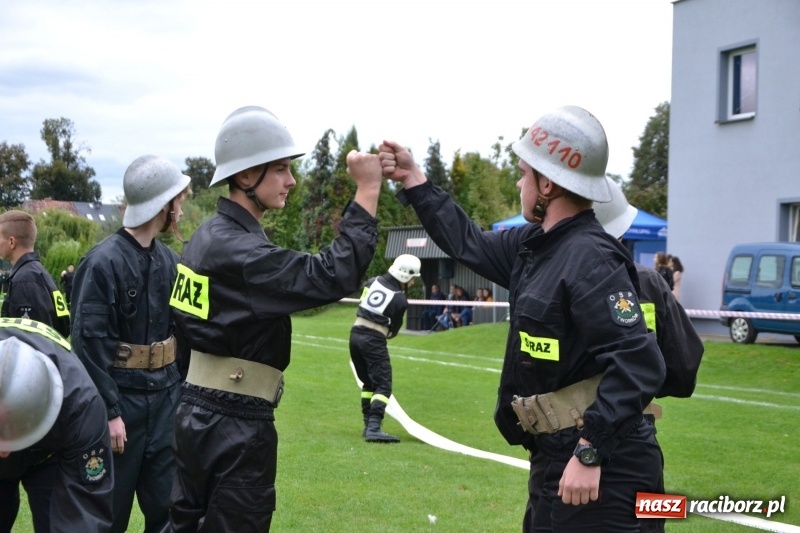Zdjęcie w galerii na portalu naszraciborz.pl: OSP Owsiszcze z Pucharem Wójta. Gminne zawody sportowo-pożarnicze w Chałupkach  wiadomości z regionu